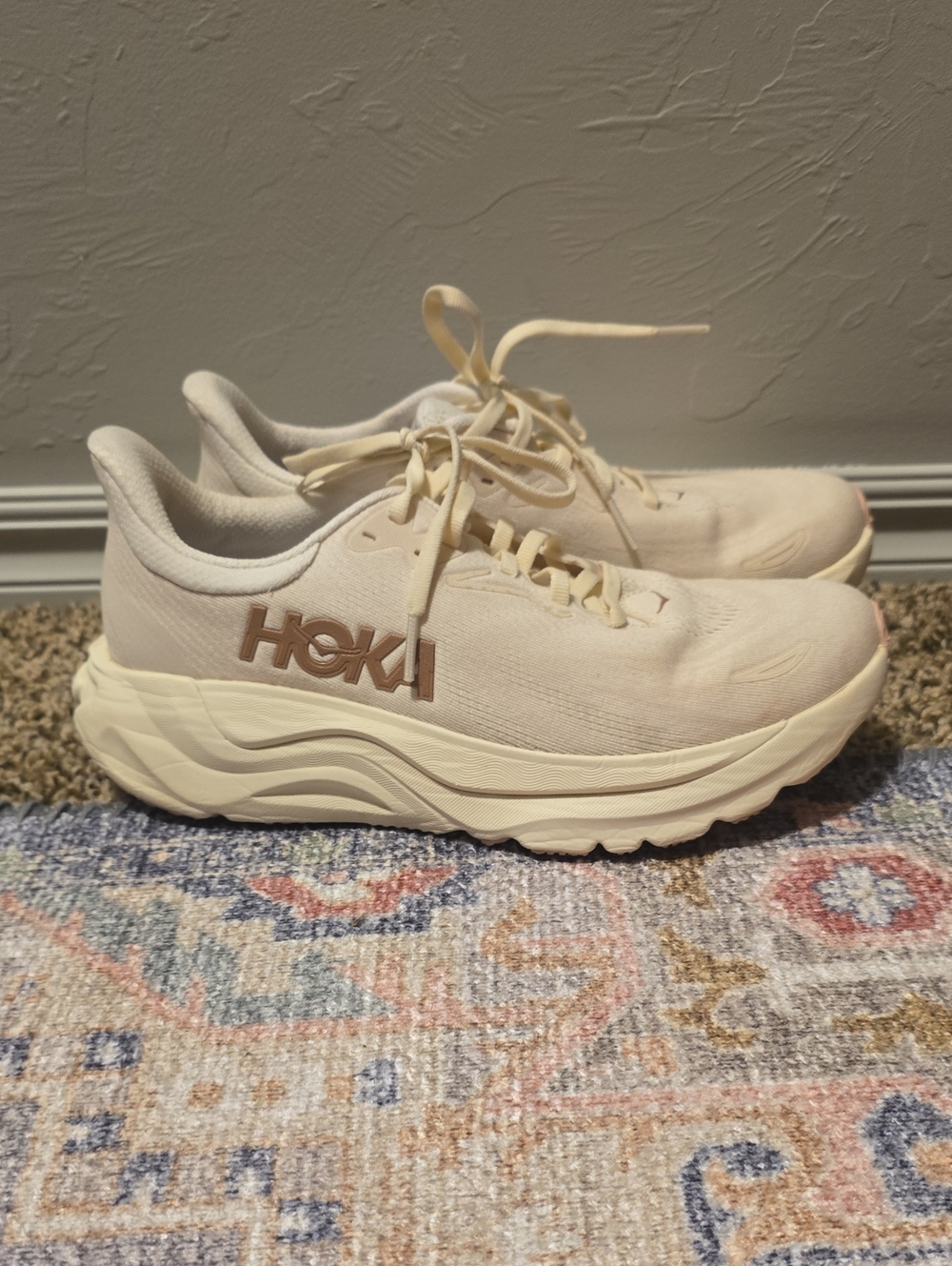 HOKA Women's Arahi 8 Running Shoes  White/rose Gold Size 7